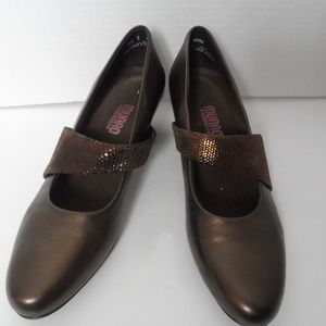 Munro 2" Heel Bronze Leather Pumps Size 7.5N